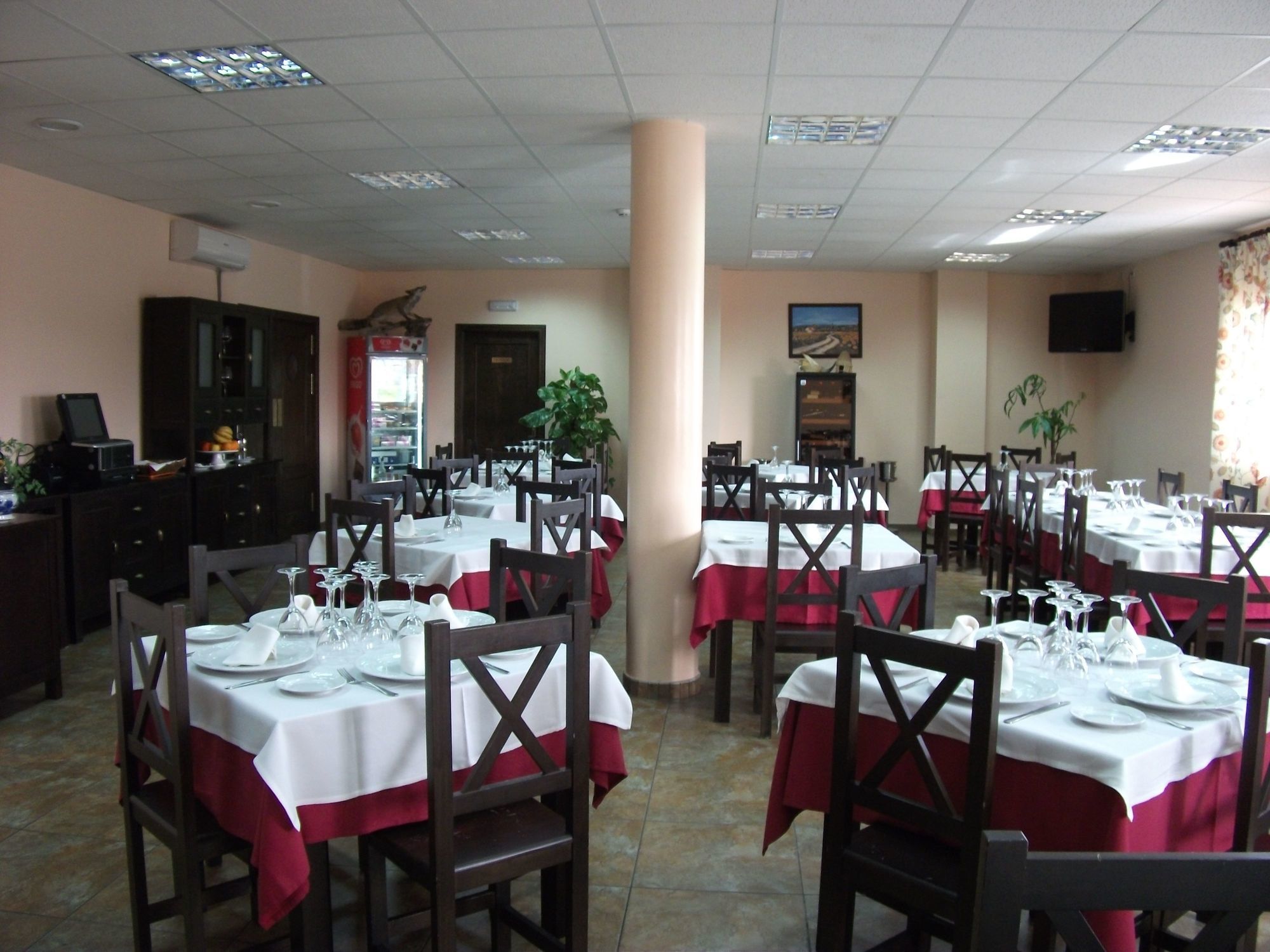 Hotel Sostenible La Laguna Brozas Restaurante foto